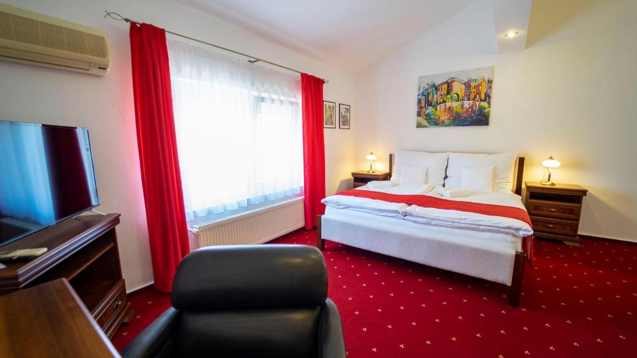 Penzion Rosel Nové Zámky Exterior foto