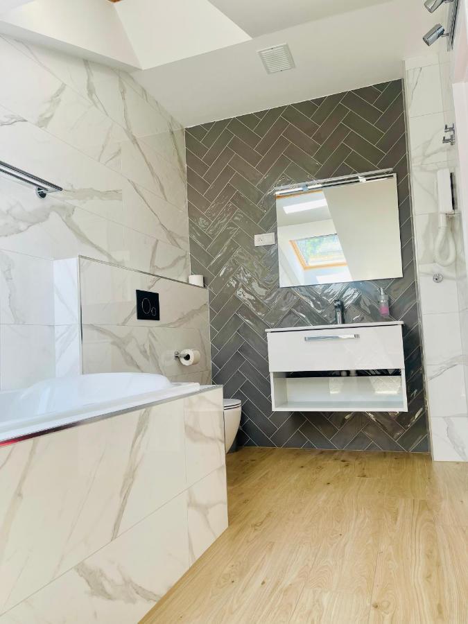 Penzion Rosel Nové Zámky Exterior foto