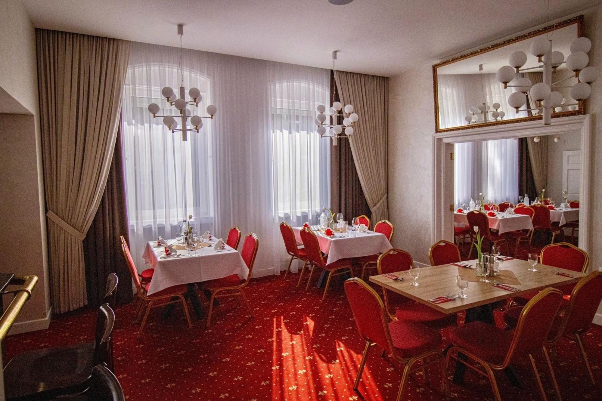 Penzion Rosel Nové Zámky Exterior foto