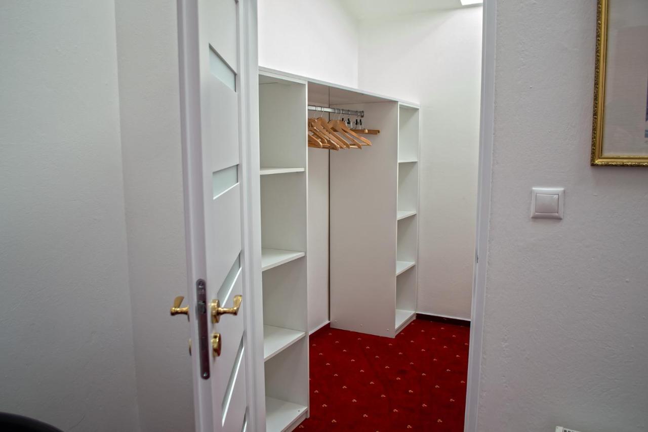 Penzion Rosel Nové Zámky Exterior foto