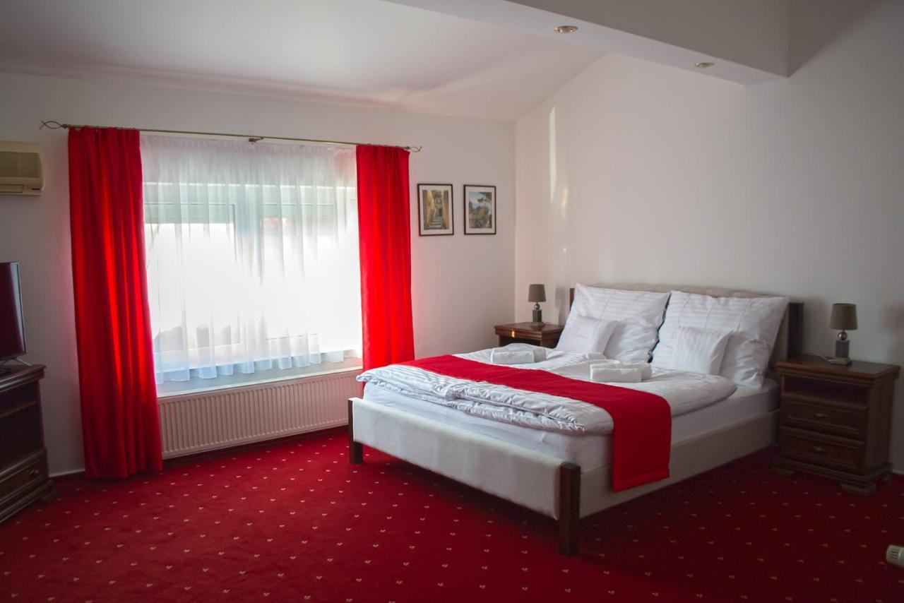 Penzion Rosel Nové Zámky Exterior foto