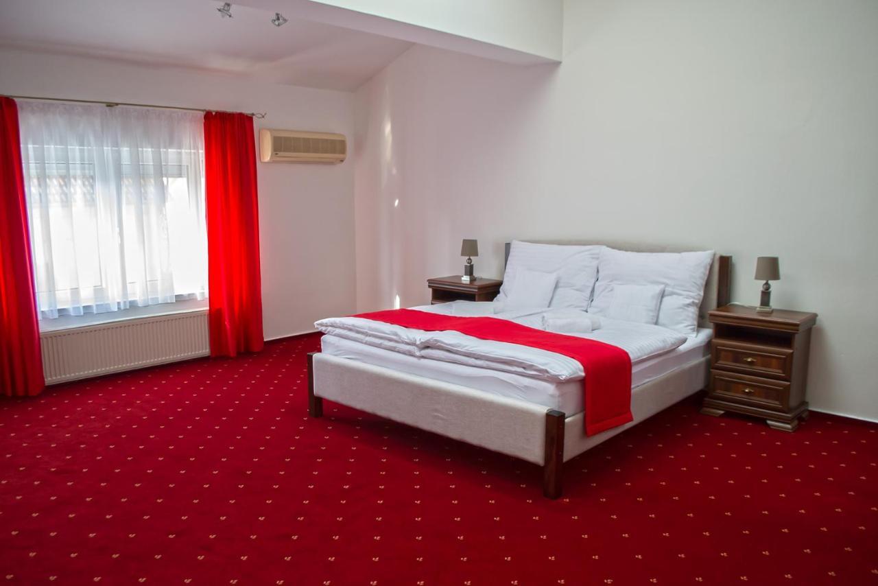 Penzion Rosel Nové Zámky Exterior foto